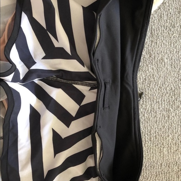 Lululemon speed shorts NWT sz4 - Picture 7 of 7